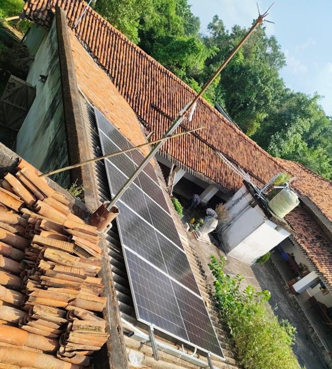 Rooftop solar panel installation on an independent house